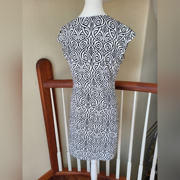 Title Nine size Medium black & white patterned cap sleeve dress - Picture 2 of 6